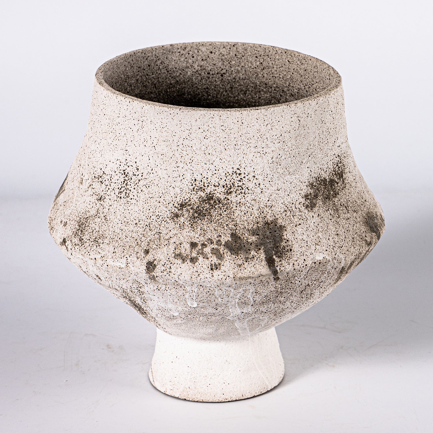 Vintage Style Ceramic Vase - Handcrafted Vintage Style Dried Flower Zen Decor, Art Craft, Home Decoration, Three-Dimensional Artwork