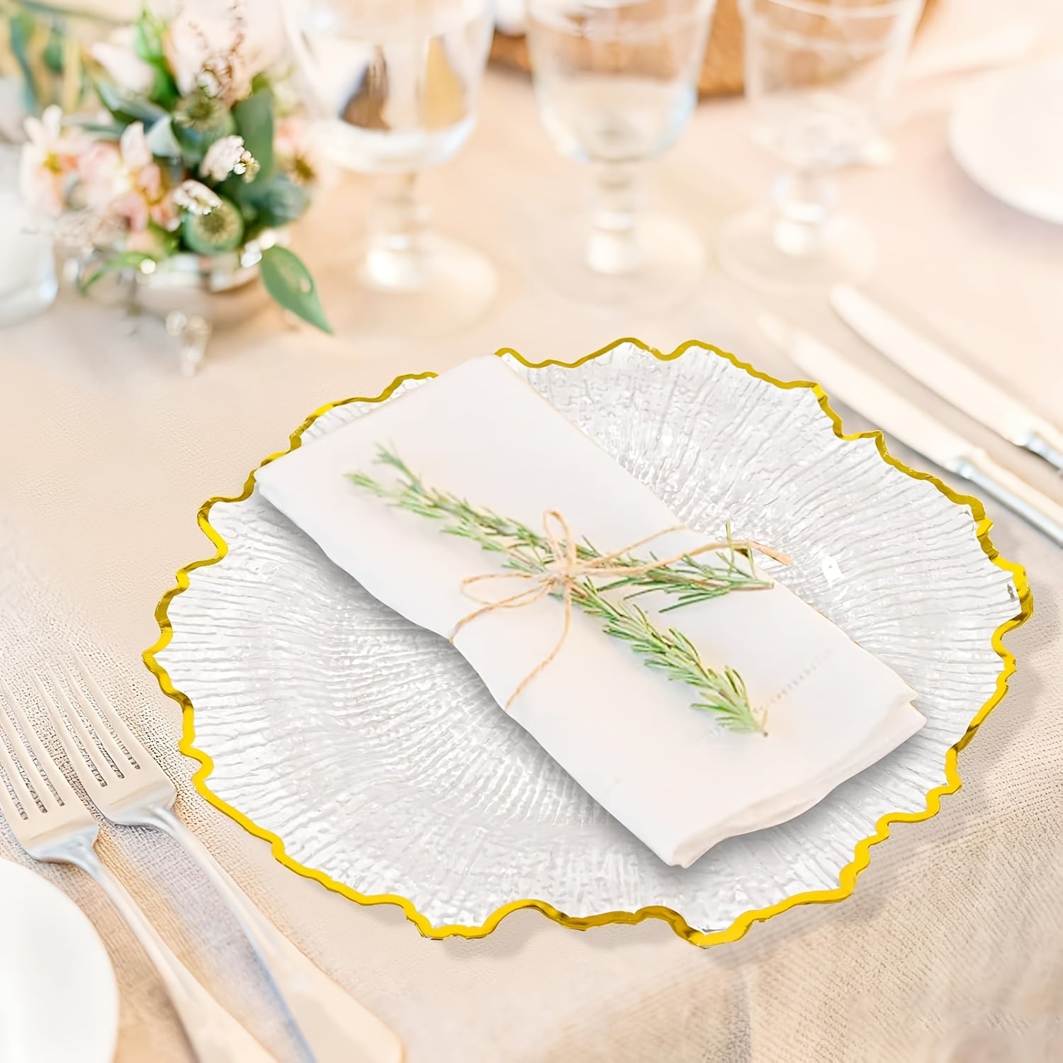 24\u002F12pcs Clear Reef Charger Plates Set Bulk 12 Golden Rim Clear Charger Plates 13 Inch And 12 Satin Cloth Napkins 17 Inch, Sturdy And Durable, Reef Charger Plate With Golden Rim Floral Reef Design For Dinner Wedding Party Easter Table Setting Decora